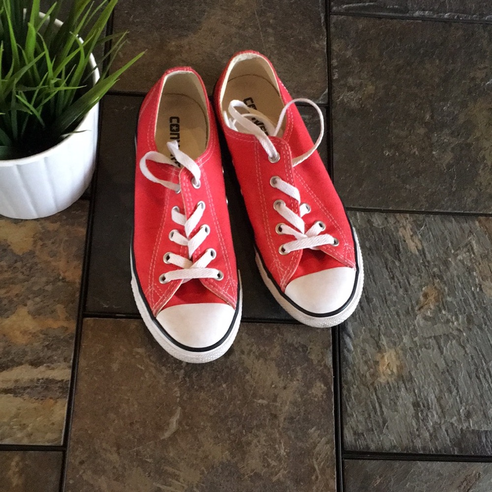 CONVERSE- coral low tops size 6